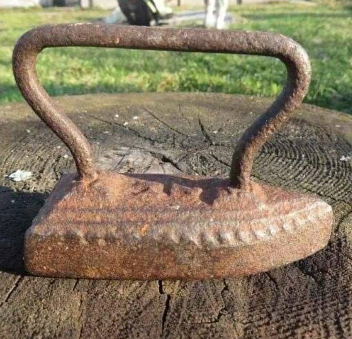 BosspeaP's tweet image. Electricity or no electricity...I will always be on point✌...
2000s ke iron die'den😂💔😂