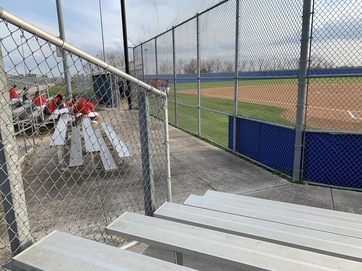 coachjose_flo4's tweet photo. 2nd scrimmage of the season. JV first then Varsity. #2 #LEEsoftball #junioryear https://t.co/cgKBC29fox