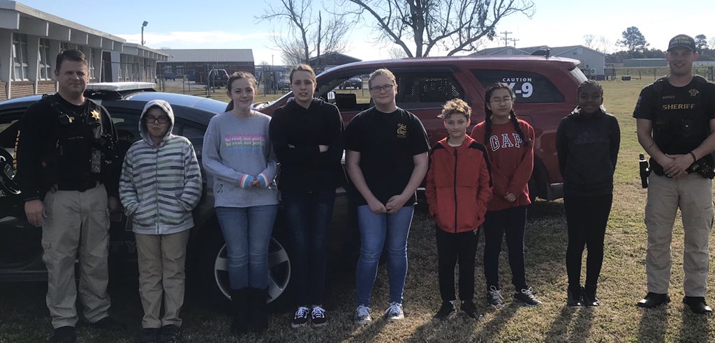 LisaSHydeCTE1's tweet photo. Local resources assist in educating our students in careers of interest. Deputy Joey Williams &amp; K9 Officer Blackburn Warner present to 5-8th graders whose interest is Law Enforcement. Joey’s knowledge stems from; CO, Deputy Sheriff &amp; Marine Fishery #HydeCTE https://t.co/jNe2IIo23n