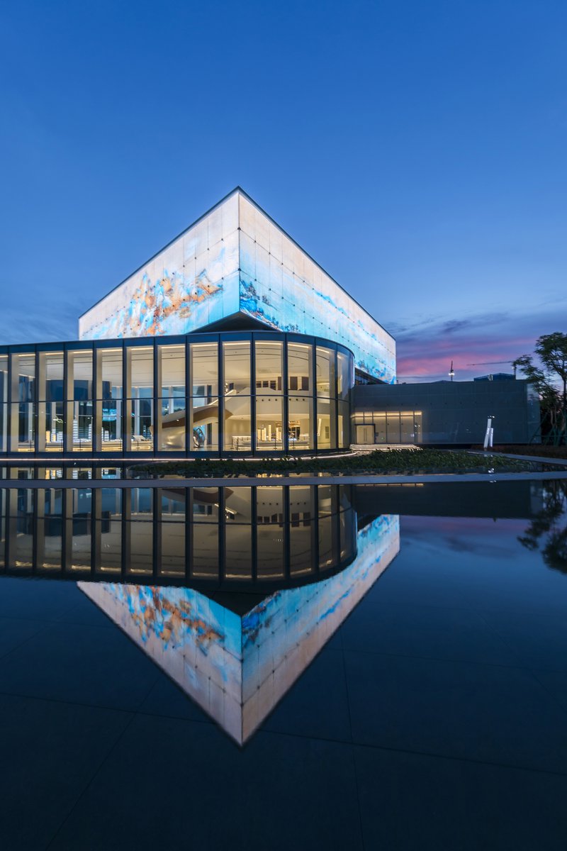 The Shimao Shenzhen Hong Kong International Center has achieved the 2019 Category Winner from LIT for Exterior Architectural Illumination! The design focuses on “interpreting the traditional Chinese culture and arts in a modern way.” #LITdesignawards #architecturalillumination