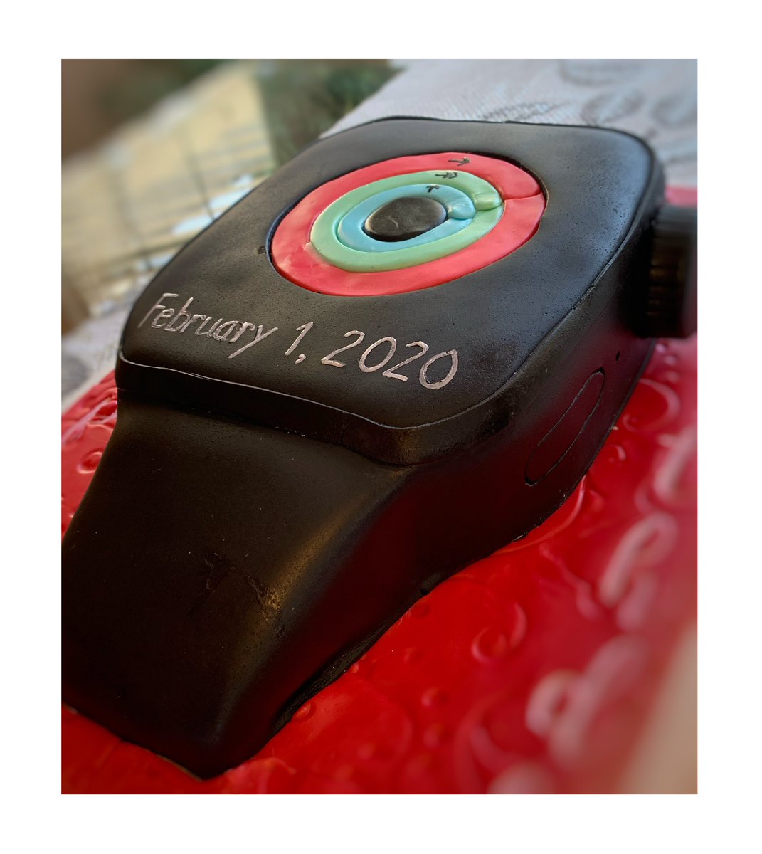 RachelCakessss's tweet photo. @Apple watch cake for someone who enjoys reaching her goals! #apple #applewatch #victoriabc #victoriacake https://t.co/PrzioD8dOL
