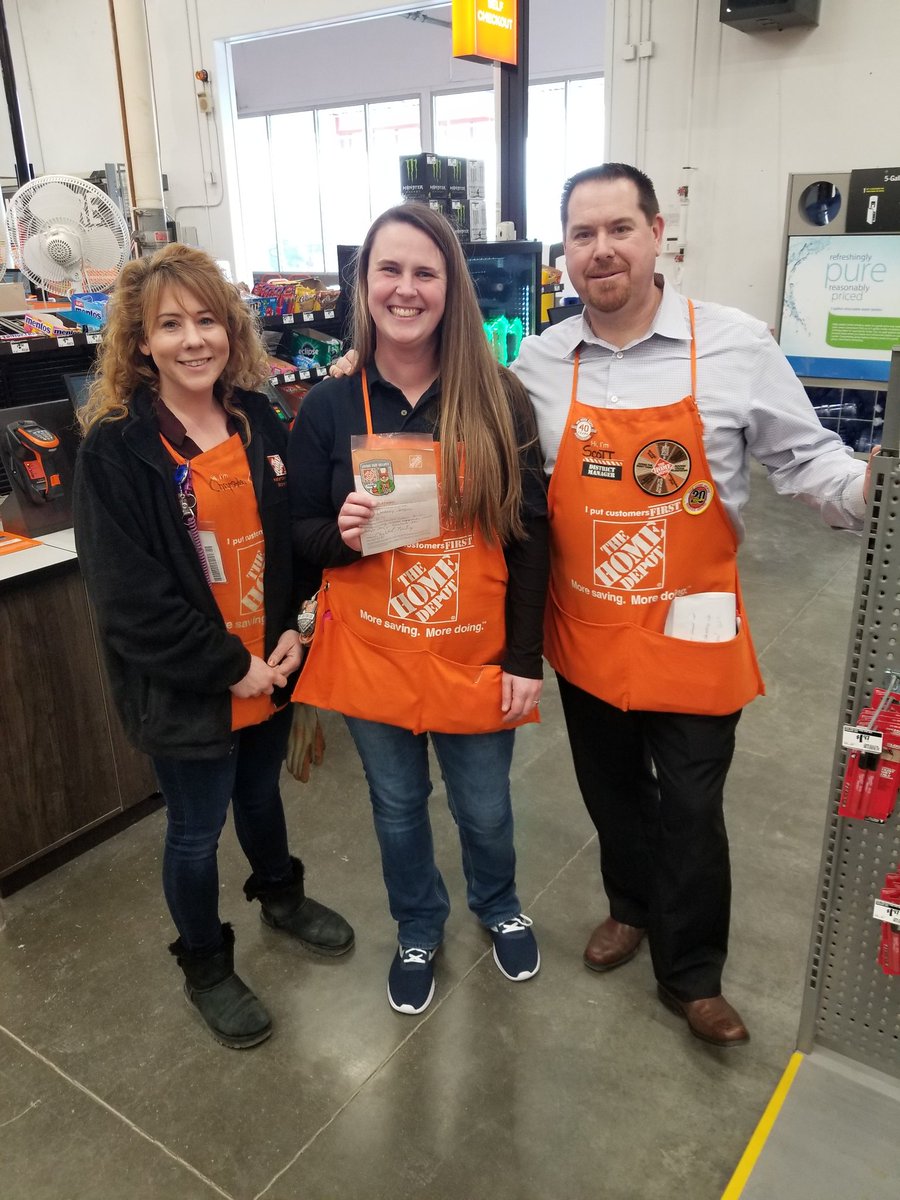EricAdam1982's tweet photo. DM Scott and Chrystal recognizing Cortney for being #1 Pro Cahier in credit for the district.  Well deserved Cortney! @SimiensykAdam @neelychrystal @Jonser_THD @ReannaFiss @Herbert03741312 @scottraymond213 @HRJohnH @john052659 @John35046910 https://t.co/Ld4KfLrPIX