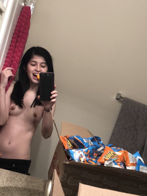 1 pic. A fan sent me 40 packs of Cheeto Puffs from Amazon Wishlist today. If this isn’t true happiness