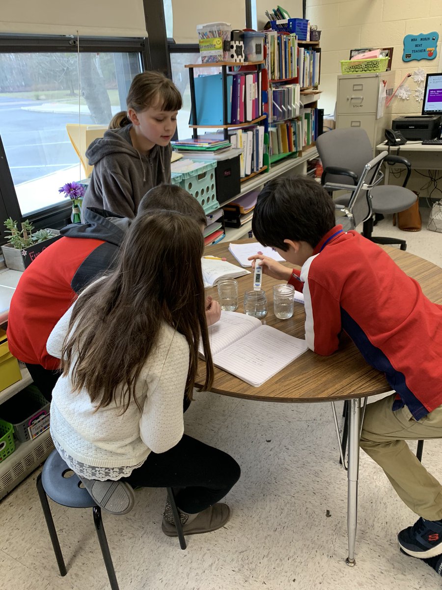 RandiMorin80's tweet image. Testing heat energy #bravobburg @WhitonVP #fourthgradescience