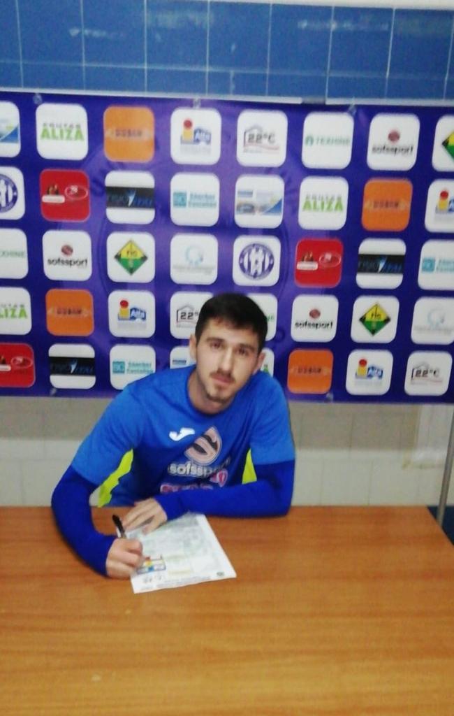 CDZafra's tweet photo. Kiko Miranda, centrocampista Portugués es nuevo jugador del Zafra Atlético
Procede del @UPPlasencia_ https://t.co/d8TxqmqsMt