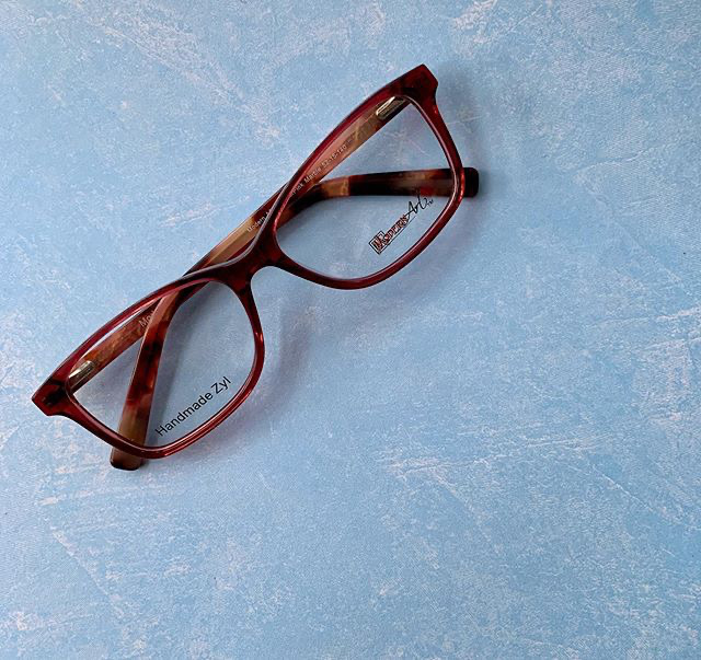 CanadaOptical's tweet image. “When life gets blurry adjust your focus.”- unknown 👓
Model: A397 (Modern Art Collection)
•
View our 2020 catalog: bit.ly/2GngXQK
#LoveMyModerns #ModernOptical #MOI #eyecare #glasses #frames #Modern #detail #optometry #optometrist #Vision #arttowear #styleatanyage