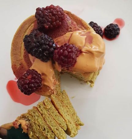 hipronutrition's tweet photo. We're stacking pancakes to kickstart the week! 🥞

📸 IG: liv_life_lean 📸

#Pancakes #Foodie https://t.co/KXxKWuy7PH