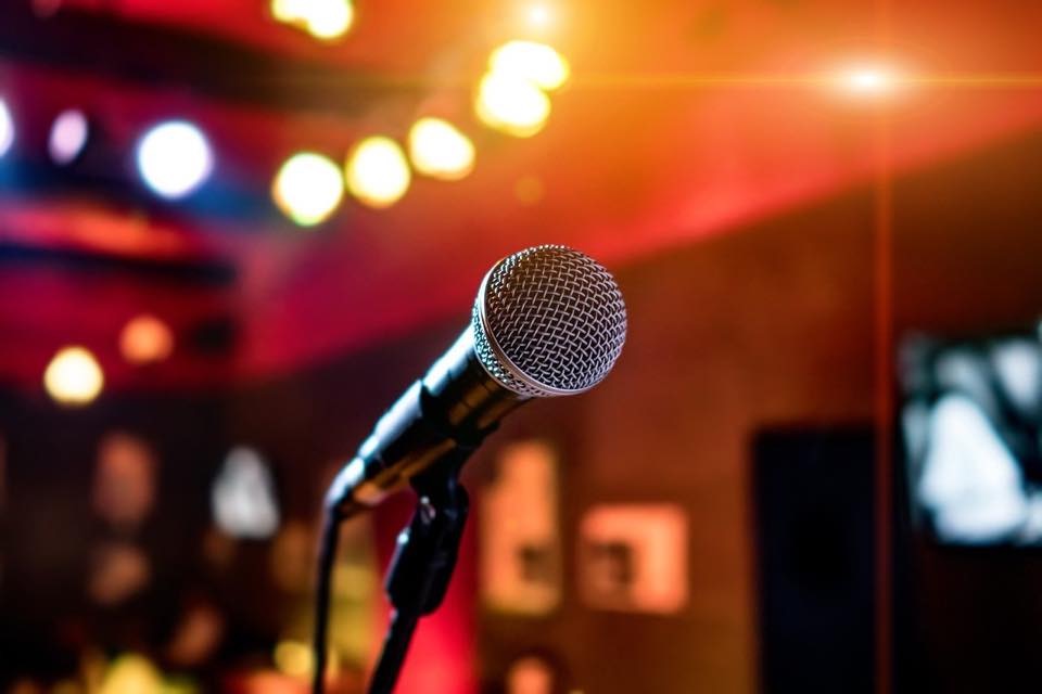 3riversingleby's tweet photo. Get your singing voice ready for karaoke on Sunday 🎤  What’s your go-to song? Find out more about our 80s music, karaoke and music bingo night: https://t.co/FkXkXTxzjl https://t.co/IQFWrjtEVe