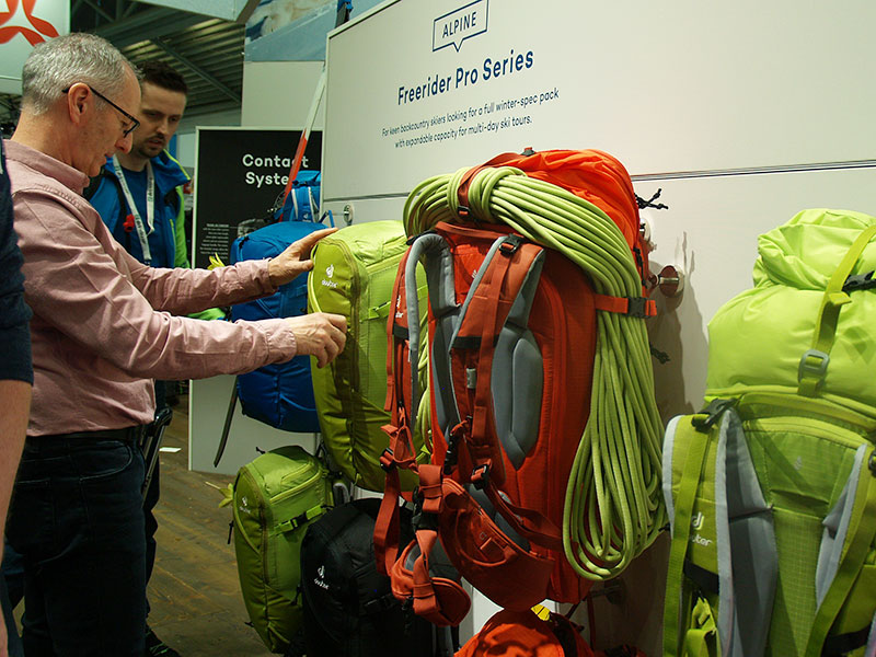 kletterarena's tweet photo. #Neuheiten von der #ISPO 2020: Der Freerider Pro von #Deuter ist ein neuer Rucksack für Skitourengeher mit komfortabler Ski- und Seilhalterung.
https://t.co/w3KZLbsmis
@Deuterpacks #skitour #backpack https://t.co/le451DnYKA