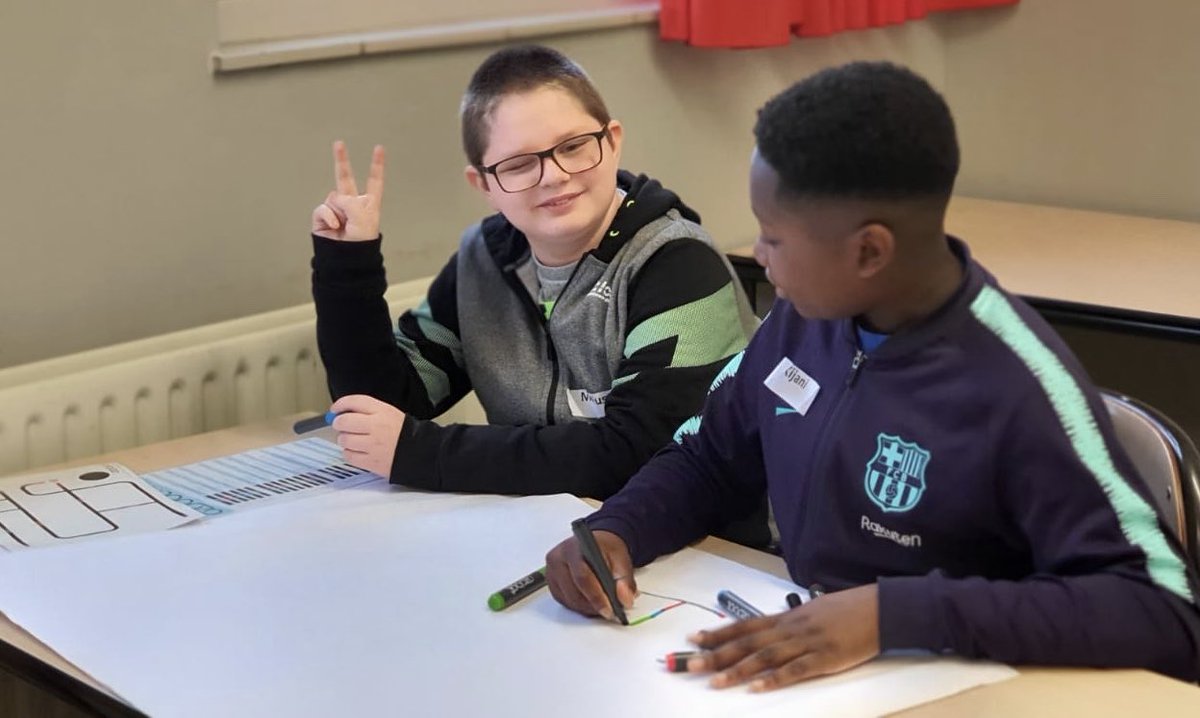 RobotWise_Edu's tweet photo. Tweede jaars leerlingen van @WeekendschoolAW maakte de afgelopen weken kennis met technologie en wij mochten met #RobotWise deze mooie periode afsluiten met sociale educatieve robots. Mooi om deze enthousiaste groep leerlingen op zondag les te mogen geven!#robotplayground #social https://t.co/LYzxXDWJ7f