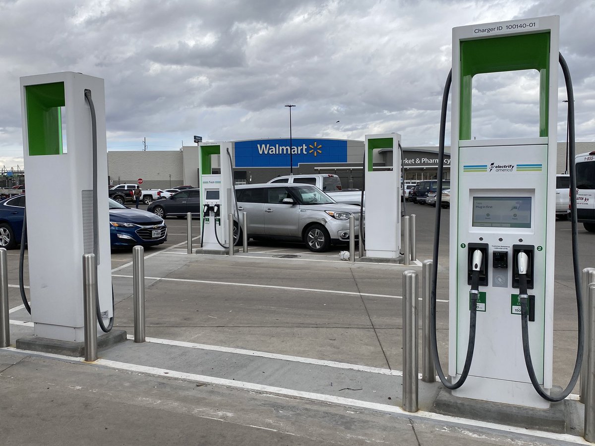 eSoulCowboy's tweet photo. Charging in Fort Stockton …
only cost 4-5¢/mile when have good driving efficiency of an ElectricVehicle 
… using @ElectrifyAm network.

Onward to Pecos, TX. https://t.co/mwE1O5i4I2