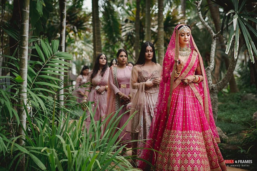 prfctweddinghub's tweet photo. ❤️ Walk of Tranquility ❤️
A picture perfect moment as Zoya makes her way to wedding mandap.

Shot by @reelsandframes 

#perfectdress #perfectwedding #perfectweddinghub #weddingplanner #bridalmakeup #bridal #bridalhair https://t.co/Eqt4Bzlkhq
