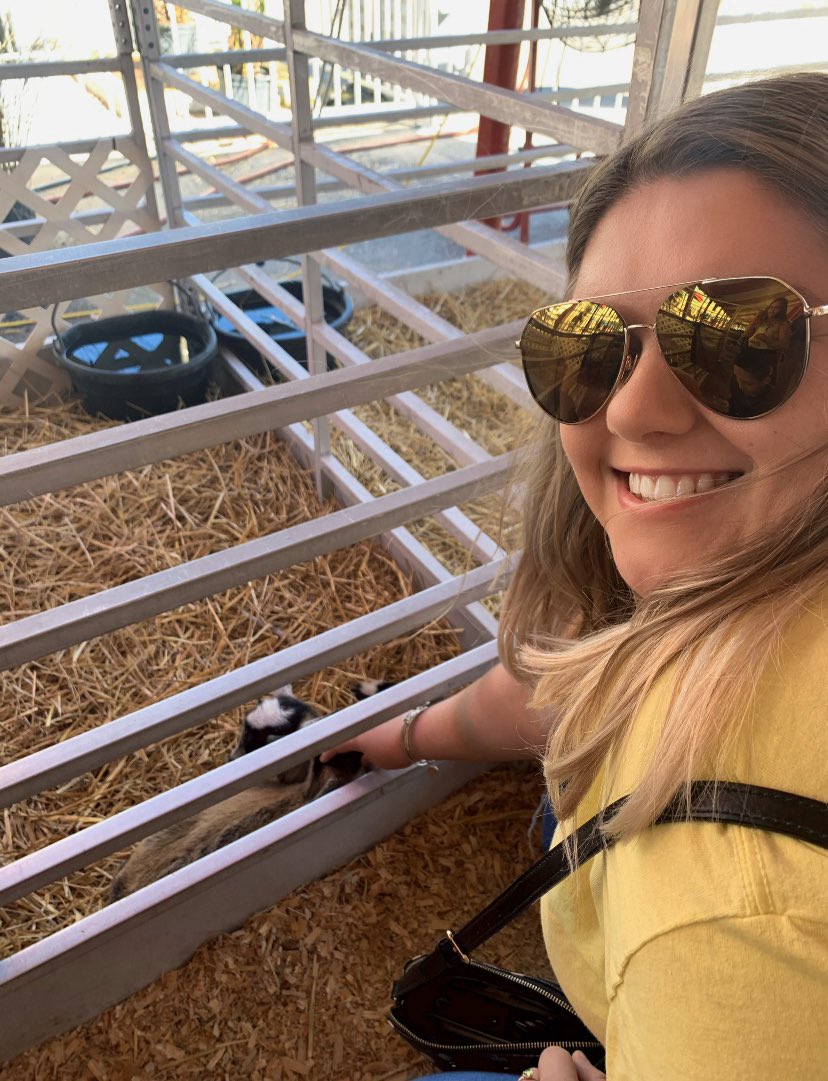 flacatsandrats's tweet image. #GettingGood #GettingGoodEntry @Lauren_Alaina 

Life is definitely getting good with baby goats