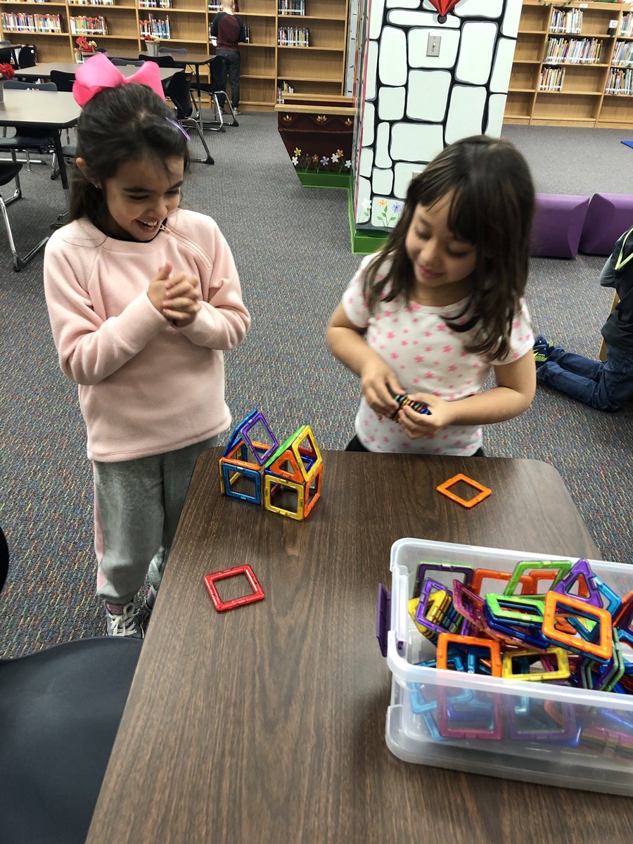 Fields_Library's tweet photo. My kids love using our Makerspace stations. @NISDFields @NISDLib #NISDLegends #FieldsLegends https://t.co/ubCdjiXTQn