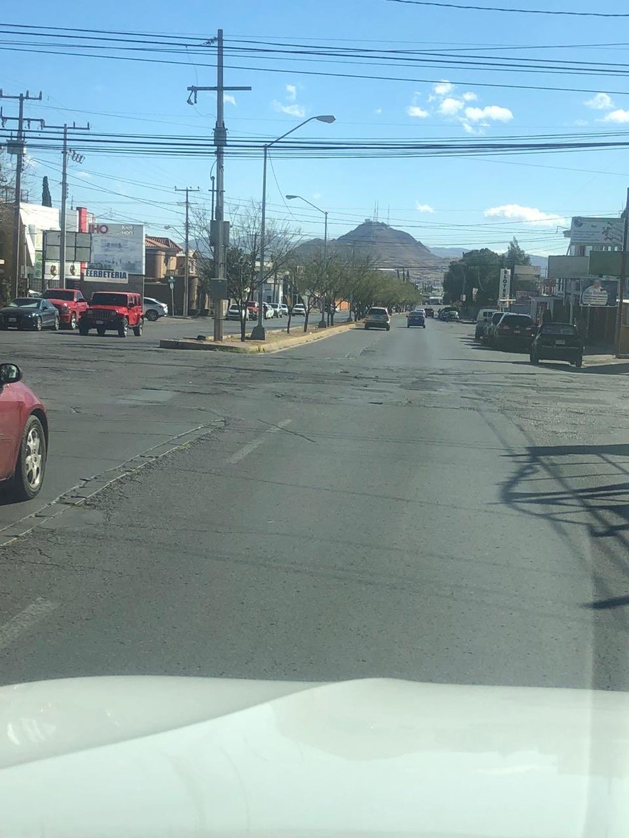 r98valem's tweet photo. @MaruCampos_G  La calle Francisco Villa lleva años sin recibir las reparaciones que necesita; llena de baches y sin estar anivelada. ¿Cómo es posible que no puedan darle mantenimiento, si contamos con presupuesto para ello? https://t.co/kqTxneuDRx
