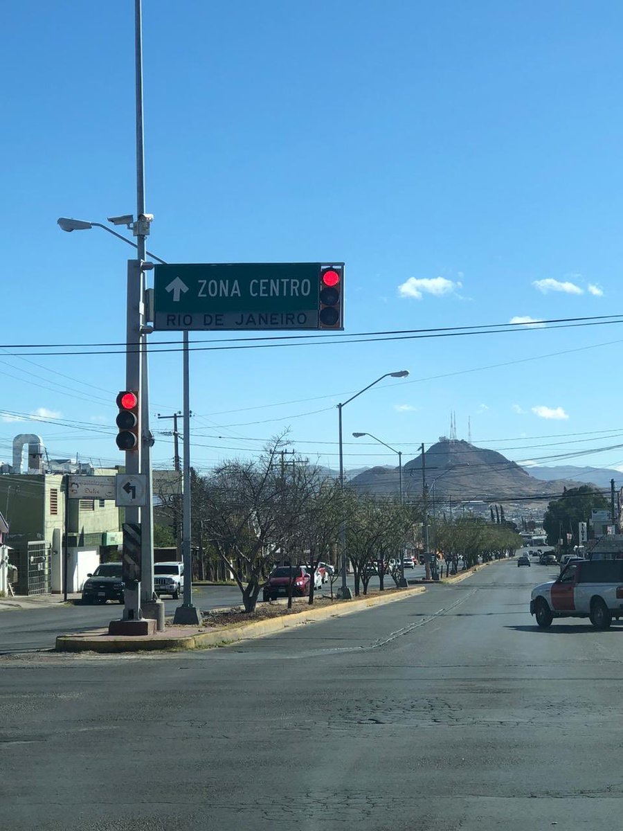 r98valem's tweet photo. @MaruCampos_G  La calle Francisco Villa lleva años sin recibir las reparaciones que necesita; llena de baches y sin estar anivelada. ¿Cómo es posible que no puedan darle mantenimiento, si contamos con presupuesto para ello? https://t.co/kqTxneuDRx