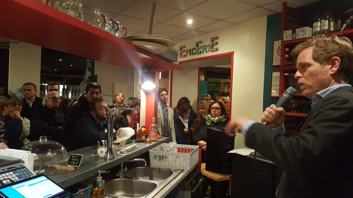 VivonsBegles's tweet photo. Deuxième #cafepol ce soir au Poulailler à #Begles avec plus de 80 participants 👋
#vivonsbegles #begles #ecologie #solidarité #municipales2020 #rossignolpuech2020 #rassemblement https://t.co/dMMjGQTNci