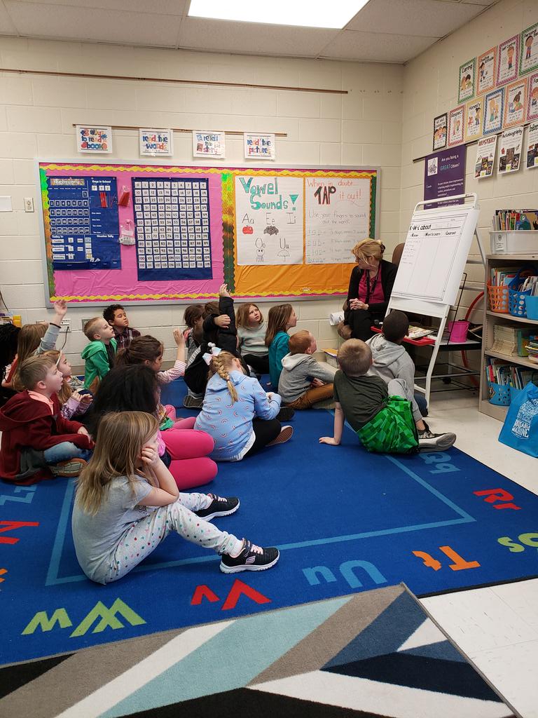mrsmcgurn's tweet photo. Love my coaching round with @lisammeier3 ❤❤ 
Starting our money chats! 🤑💵
#hornetpride #mcgurnsmcnuggets #rm42 #WEShornetsgoWILD #firstgrade https://t.co/n1HqMiXSJ6