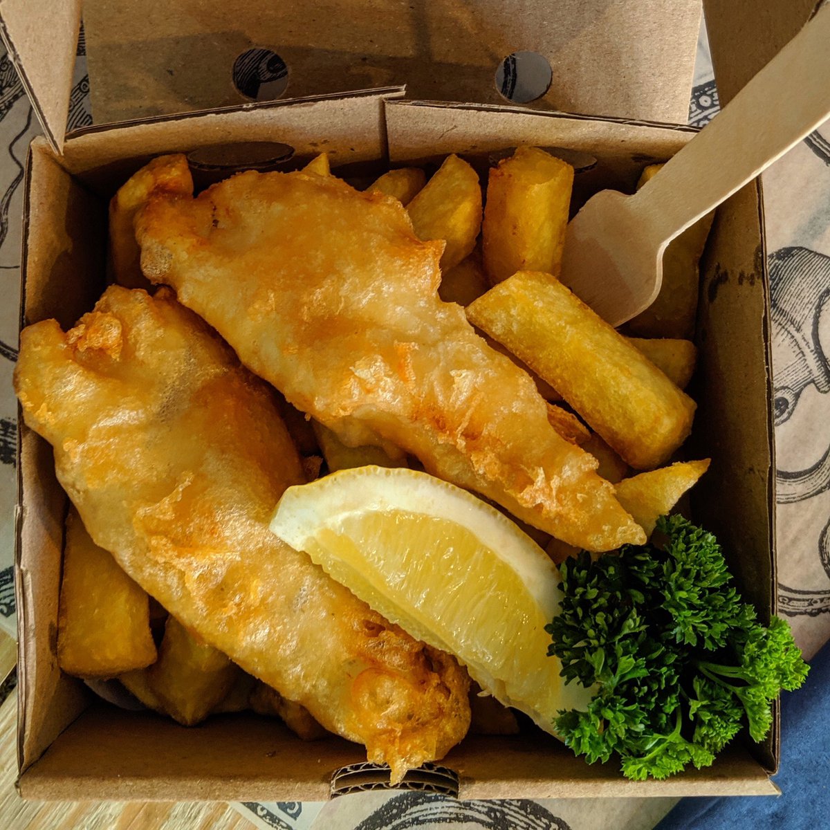 oystershellbath's tweet photo. When youโre in the mood for a smaller portion of deliciousness...โจ
#cheekysnack #theoystershell #fishnchips https://t.co/O1Y0R3Wbzg