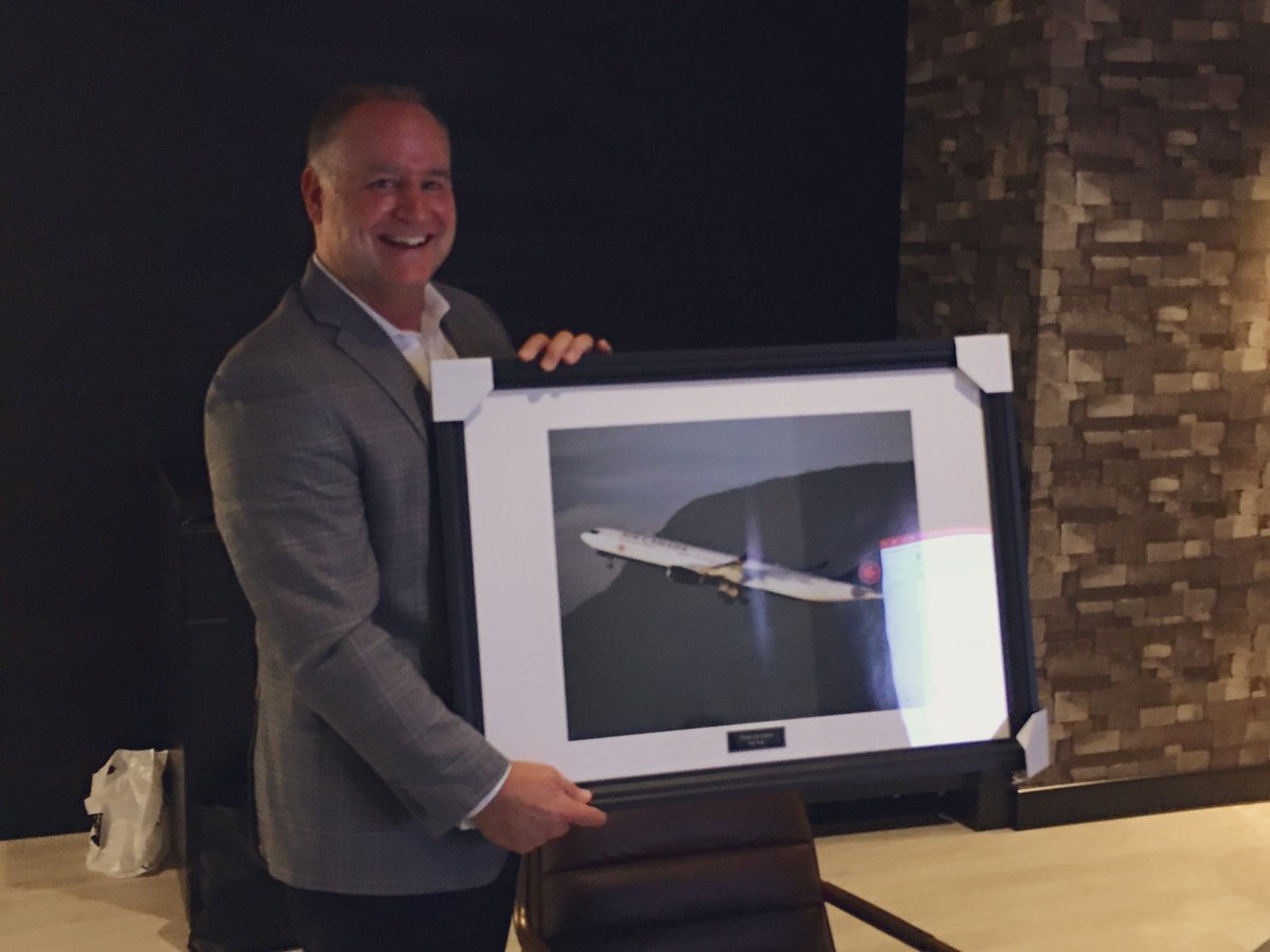 HeyMrFox's tweet photo. Today we acknowledged our coach @sgoodfellow10 for his ongoing leadership, communication and respect to his team! @AirCanada ‘s finest!  Thanks Steve from Team Goodfellow! @lmrpierce https://t.co/GAuq0zzrzR