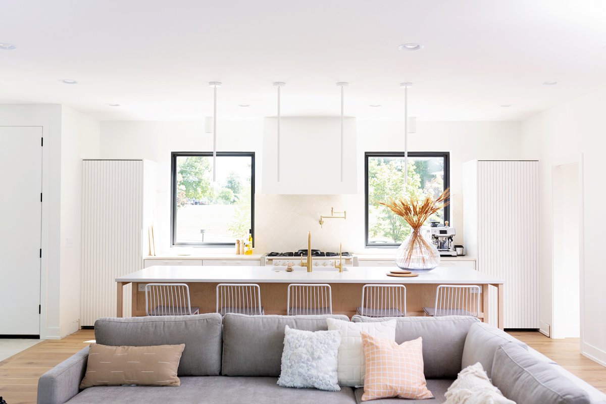 builddirect's tweet image. Update your entertaining space with durable engineered oak wood floors. ⁠Ft. Vinyl SKU 15192808⁠ ow.ly/miMd50y9BNe