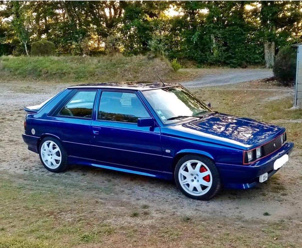 Malone83's tweet photo. Superbe 👍🔥 la belle époque 
#r11turbo #renault11 https://t.co/VF0evsKBVW