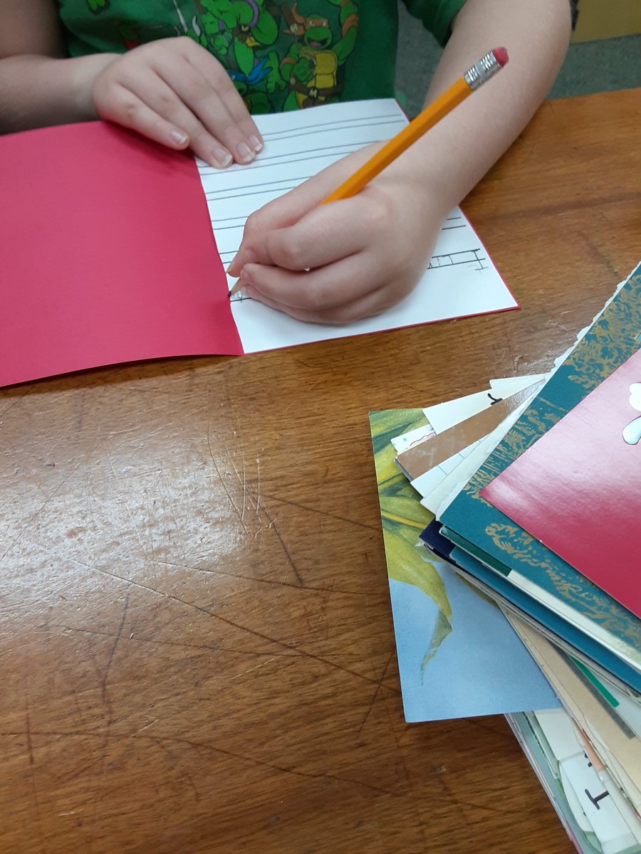 KristiGeno_OT's tweet photo. ♻️Upcycled Valentines to our favorite educator ❤🏹 folding, tracing, cutting, handwriting, stamping, stickers in this power packed, fun, functional activity. #ReduceReuseRecycle #functionalhandwriting #baisdOT #baisdchampion https://t.co/9ap5HRVnWk
