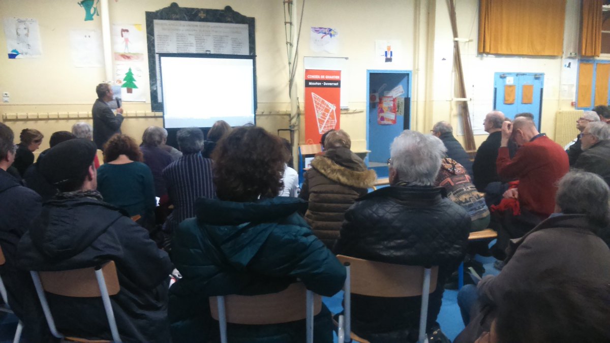 cmoutonduvernet's tweet photo. Début de réunion du conseil de quartier où le groupe "climat" présente une exposition sur l'eau prévue en juin https://t.co/2xRS4w7YPi