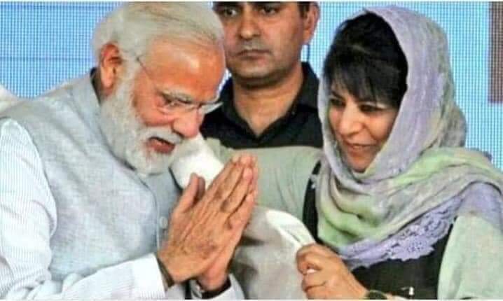 अगर तस्वीरों की गंदी राजनीति bjp की दिल्ली में आखिरी मक्कारी है तो ये तस्वीरें भी बहुत कुछ कहती हैं!
<a href="/ArvindKejriwal/">Arvind Kejriwal</a> जी पूरी दिल्ली आपके साथ है और अब इनकी ये it सेल प्रायोजित नौटंकी हर वोटर समझ चुका है

जिसके पास विजन न हो वो रीज़न ही खोजेगा
More power to you all💐