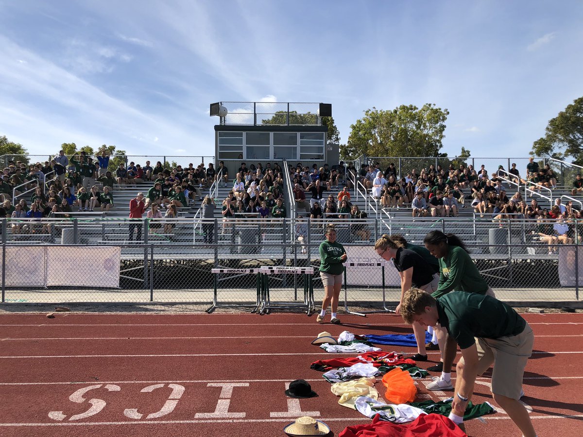 MsRosz's tweet photo. Field Day fun and games! #WeAreNeumann #Salesian #Playground 💛🍀 https://t.co/1hojYLvi7s