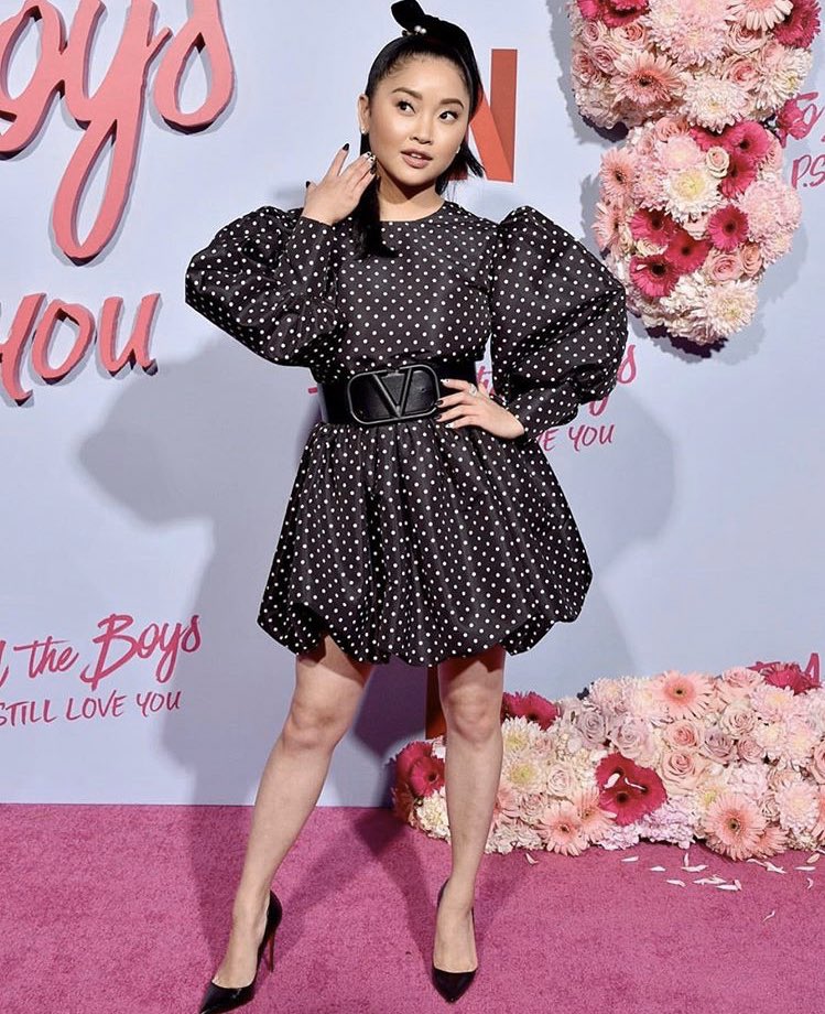 fenty_kordei's tweet image. Lana ushering in this trend from Valentino last night. #puffysleeves #valentinobelt