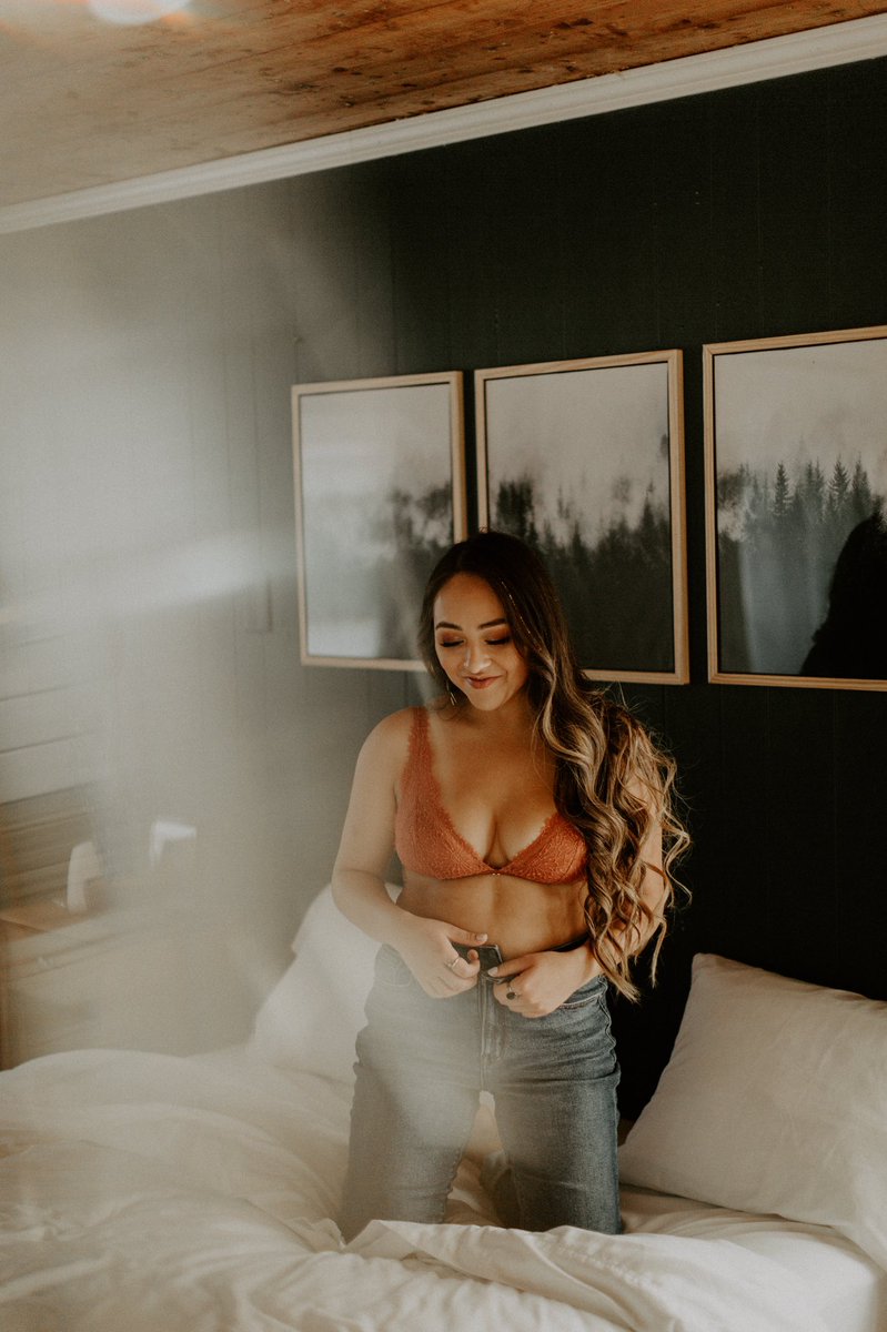 grandmakayy's tweet photo. Hi I’ll be your hype girl and I’ll also provide shots🥂 https://t.co/bkYTEzH3pt