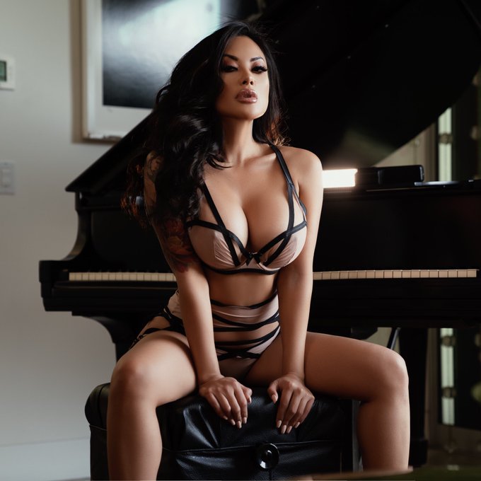 Fun fact: I took private violin and piano lessons back in my early school days https://t.co/1OFpqk6G<a href="/tag/newsensations"class="tags"><span>#newsensations</span></a>