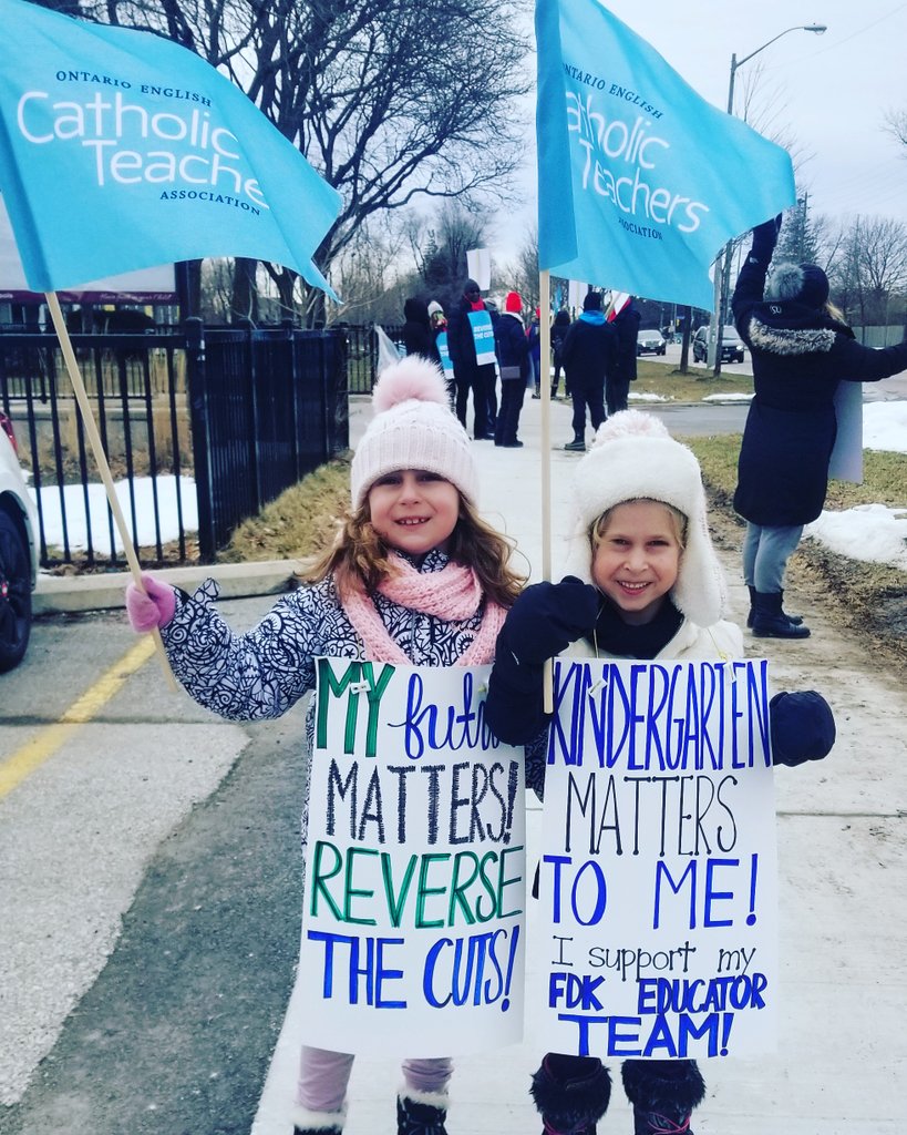 crisysmiles's tweet photo. #Istrikebecause their future MATTERS. Investment in their education is an investment in the FUTURE @Sflecce. #cutshurtkids @TECT951 @TECT951 #tect951 #onted #onpoli https://t.co/LjH0DCcqKK