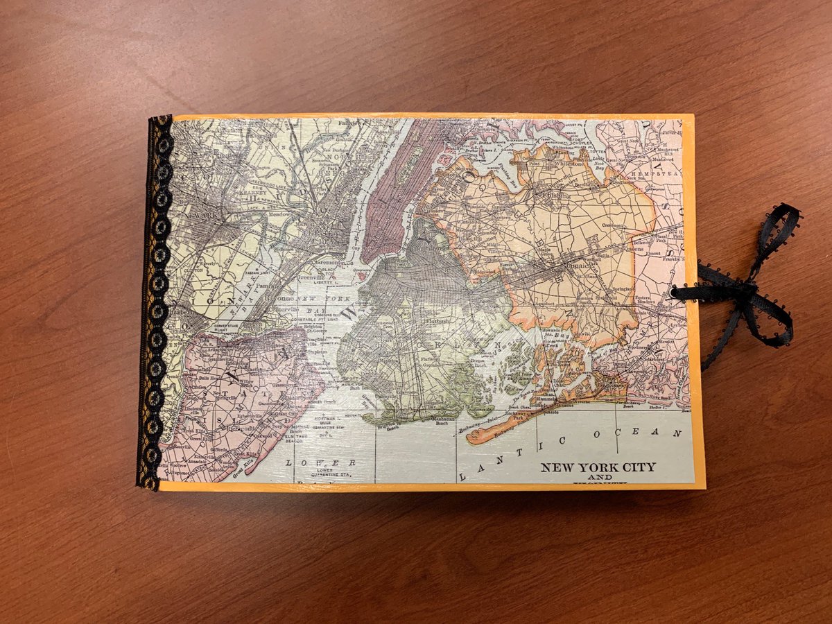 TheRubyMoon1's tweet image. Made this cute little New York-themed junk journal for my friend to document her vacations 😁 She loves it! TheRubyMoonShop.etsy.com