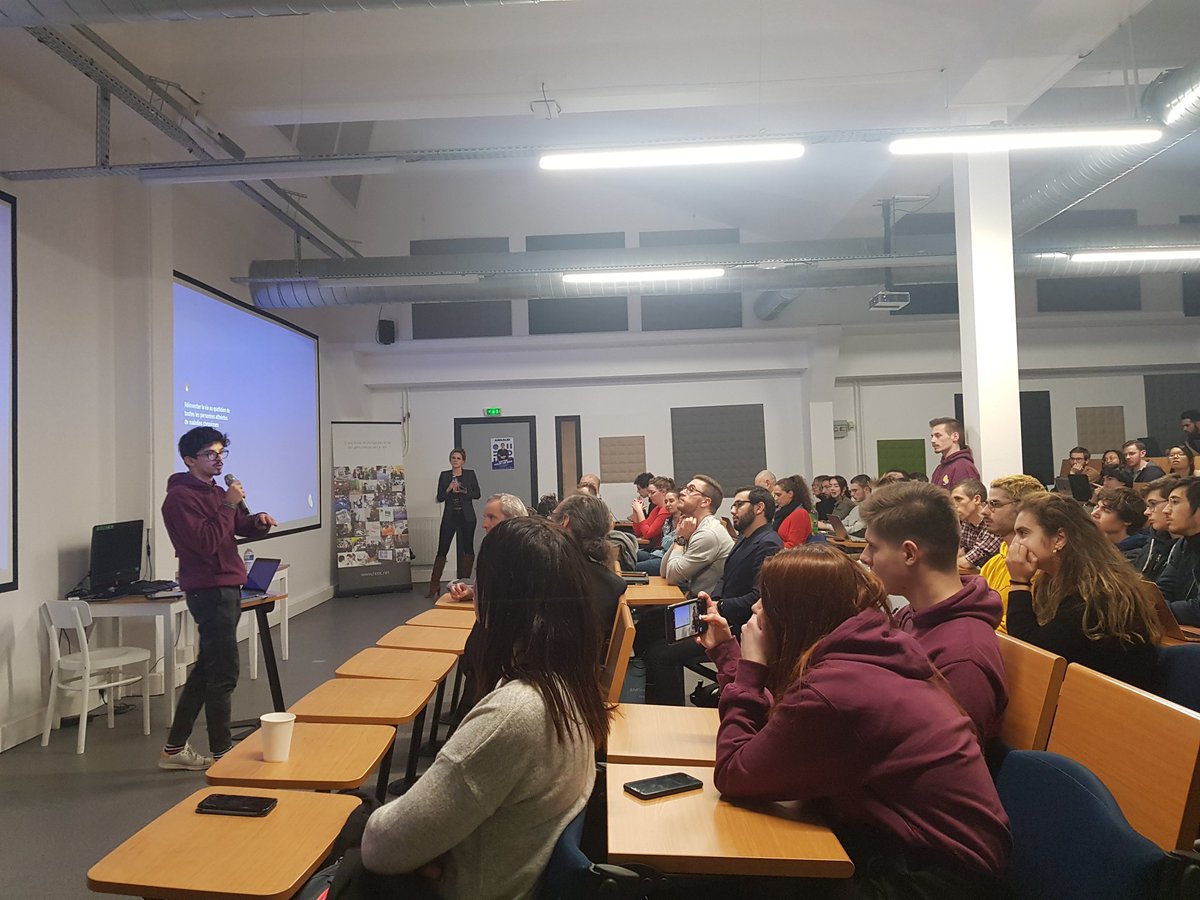 🔴 En direct du lancement du HUB Hetic. Au tour de <a href="/ClemPrt_/">Clément Parot</a>, étudiant-fondateur de <a href="/sunappfr/">SUN</a> de partager l'histoire de SUN : une application et un média pour échanger entre personnes atteintes de maladies chroniques 💬