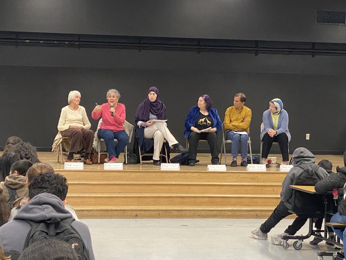 MsGrunewald's tweet image. Grateful for the work @maimonaberta has done to organize our second interfaith panel with @ING_org for our 7th grade #humanities #PBL murals for peace #fmslearning @AlumRockUnion #alumROCKit #dpvils