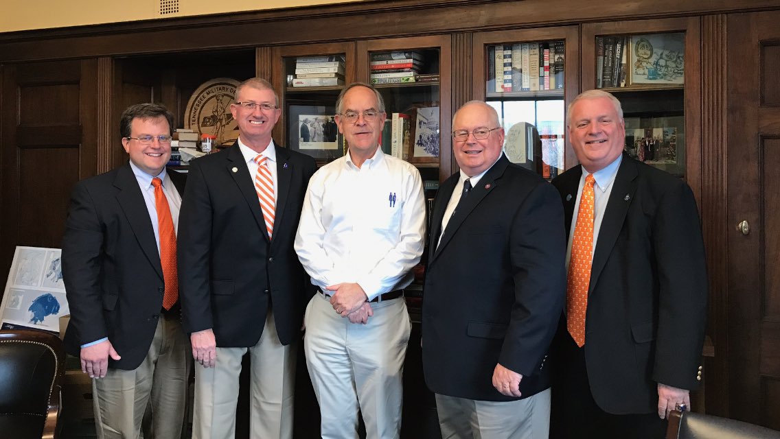 PBC2131's tweet photo. Reps from @TAUDTweets met with @repjimcooper to discuss rural water funding for @NRWA #QualityonTap https://t.co/6pog9PXSDq