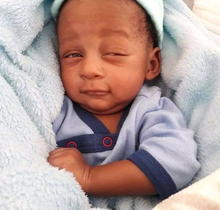 Mnyamande28's tweet photo. She's 16 years younger, myb my future wife is still in primary school yaz 🤔 #ForBetterOrWorse #FBOW https://t.co/7MdCz1w1jm