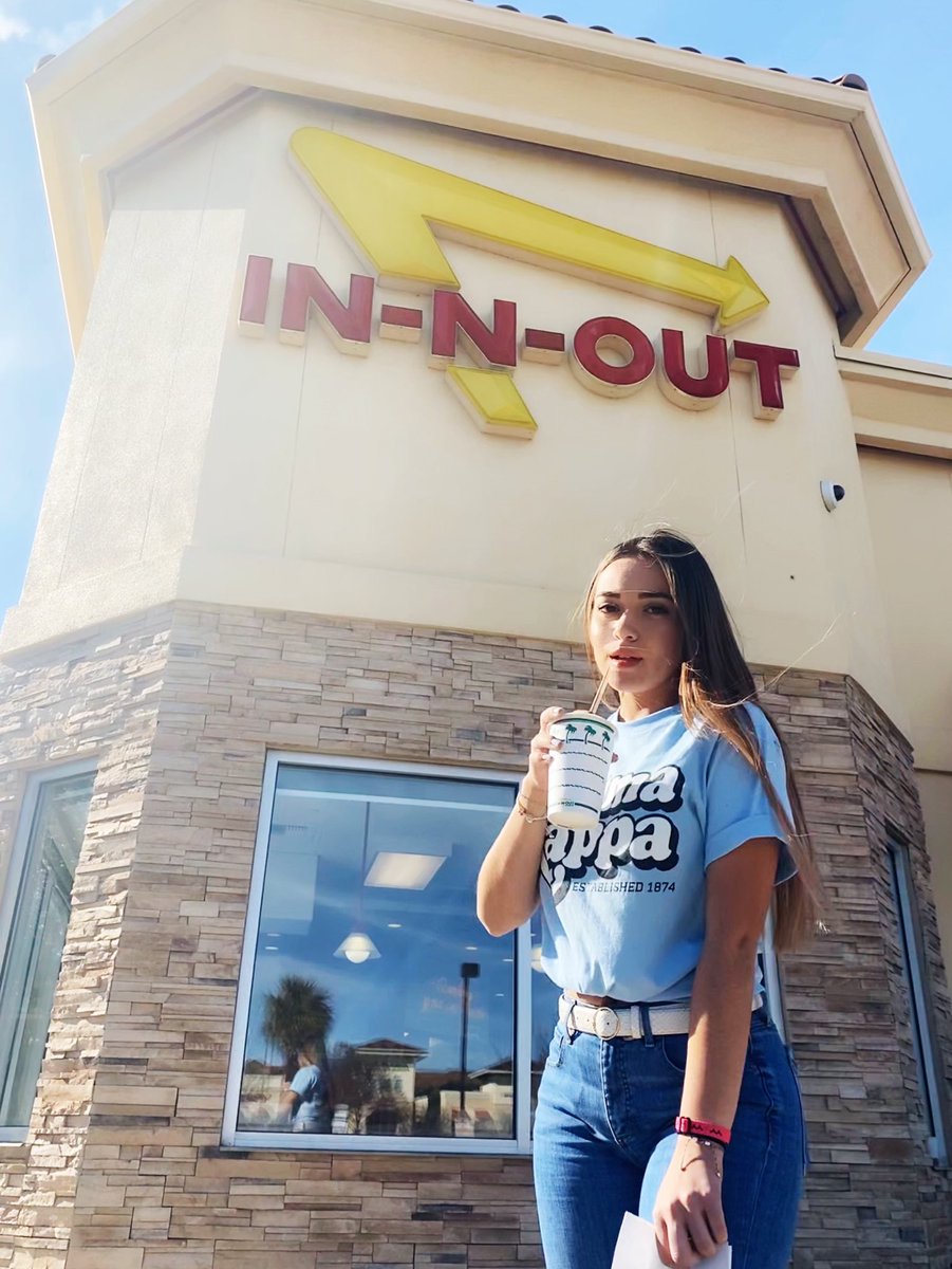 i kid you not this was a candid 🥴