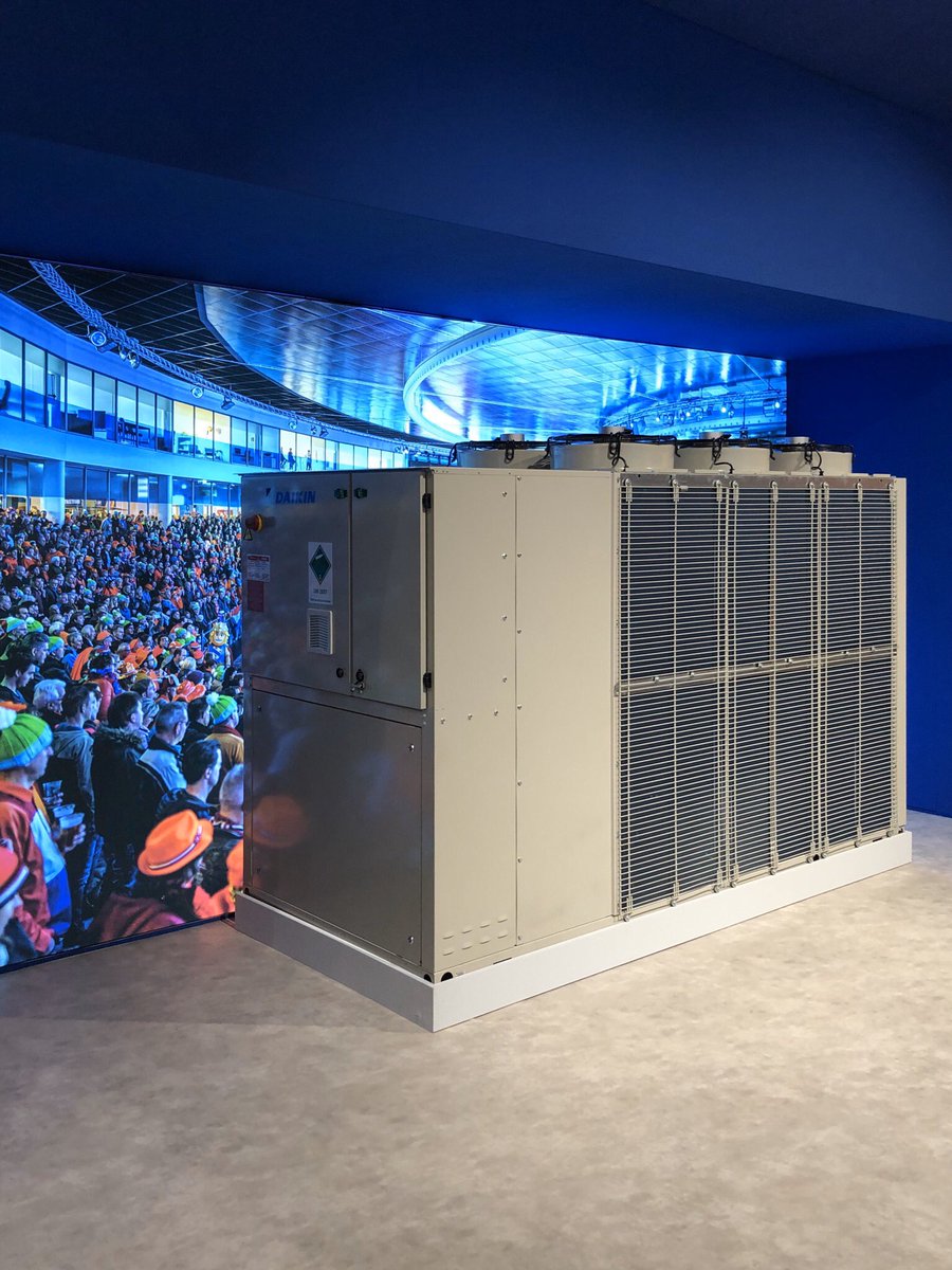Op de VSK beurs vanaf 4 februari presenteren wij met trots onze nieuwe R-32 warmtepomp (Standnummer 07.D011).

Na een succesvolle introductie van onze R-32 koudwater-machine nu dan ook de R-32 luchtgekoelde warmtepomp.

 lage GWP / brede capaciteitsrange (van 80 tot 680 kW)