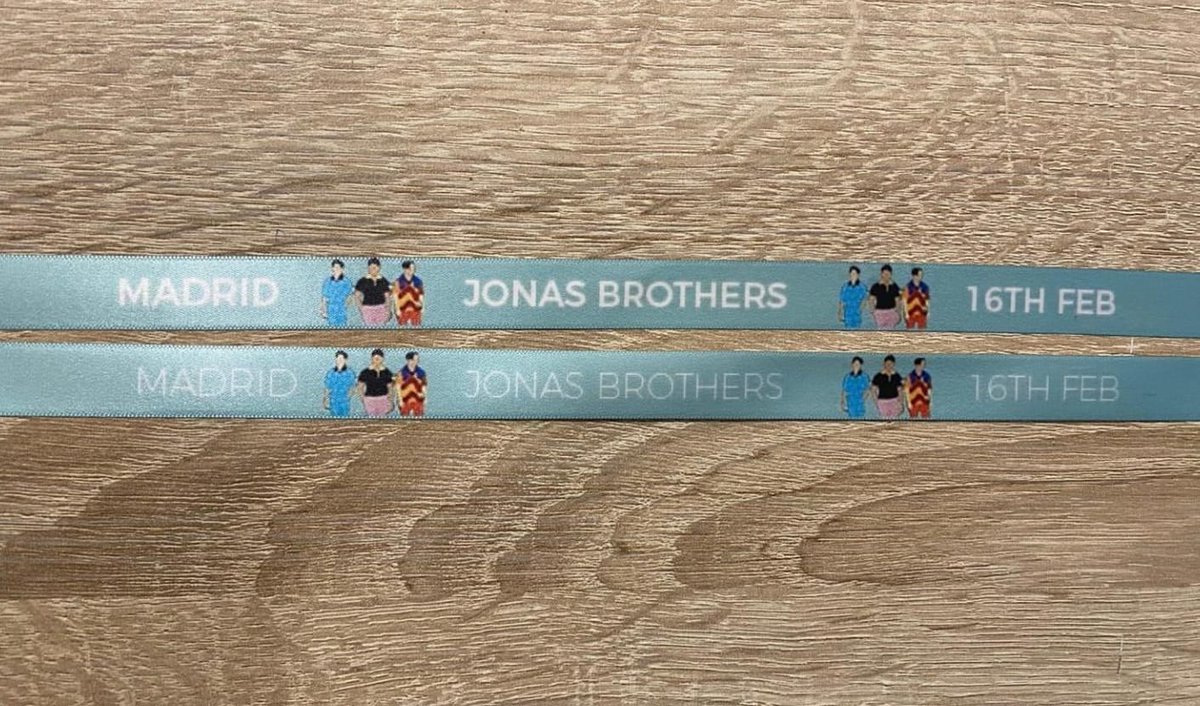 BEGONR's tweet photo. A todos los que vayan al concierto de @Jonasbrothers En Madrid!!  @ComicShopPT ha hecho unas pulseras preciosas 😱😍😍  encargad las vuestras, en serio que son preciosas y os juro que no me pagan por la publicidad 😑 https://t.co/toaLyB8RuN