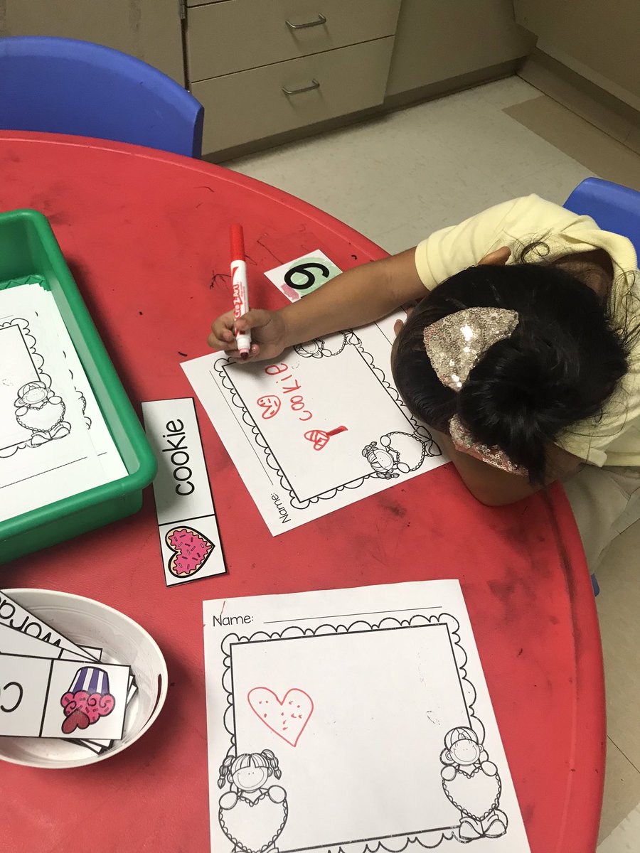 ReidKaylea's tweet photo. We are getting Valentine’s Day ready in Pre-K! 💗 #AMprek #thisiswalker @CISDWalker https://t.co/NIK3uMFrkX