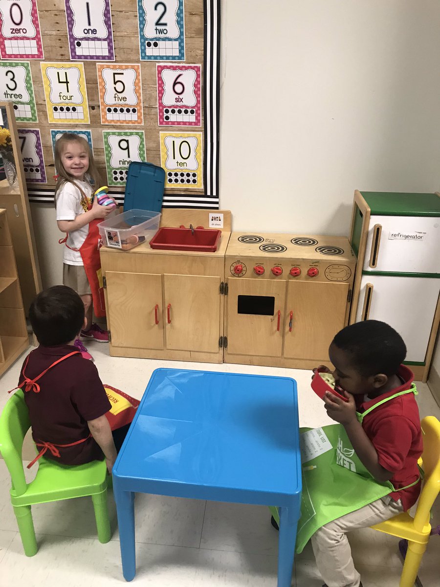 ReidKaylea's tweet photo. We are getting Valentine’s Day ready in Pre-K! 💗 #AMprek #thisiswalker @CISDWalker https://t.co/NIK3uMFrkX