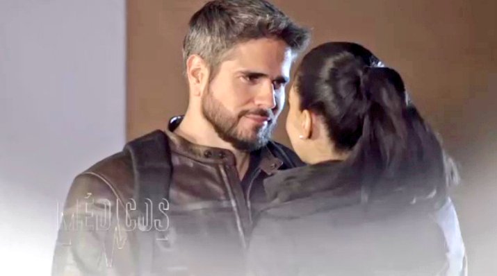DaniArenasCol's tweet photo. #CollagesyCapturas #7Parte #MejoresMomentos #DavidYRegina #Davina 💏💘💗 @DanArenas @liviabritoof #Capitulo61 @MedicosOf #MedicosLineaDeVida #ConLasEstrellas #TeamDavina 😍❤😘🥰🌞🌈🌻🌹 https://t.co/Ruchoo1wco