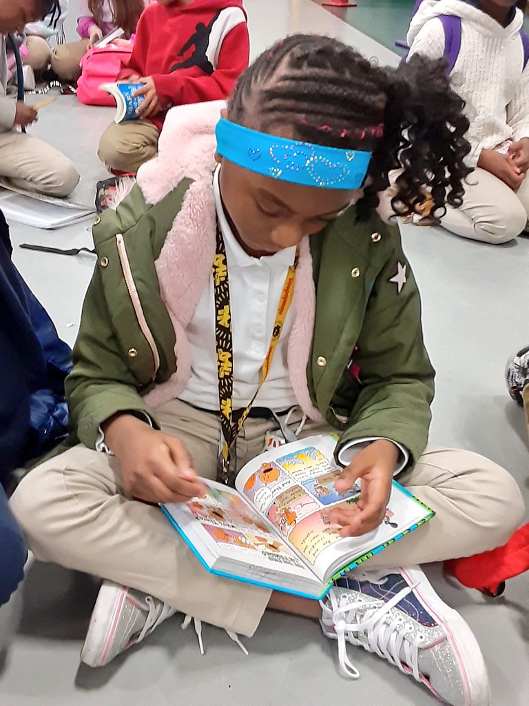 Pressleyteach's tweet photo. "Once you learn to read, you will be forever free" 

-Frederick Douglass 

Hanging out with the car riders @APSDeerwood w/@1stgradeSpears #LexileMatters #BuildingReaders https://t.co/to8iDqRFE5