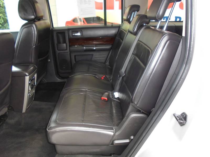 RightPrice1993's tweet photo. Make this 2011 Ford Flex yours today! Third row, leather-loaded, clean title! Mention this ad for $250 off your purchase price!

#murfreesboro #rutherfordcounty #buyherepayhere #easyfinancing #carsforsale #smyrnatn #middletennessee https://t.co/YdM4TwC9vN