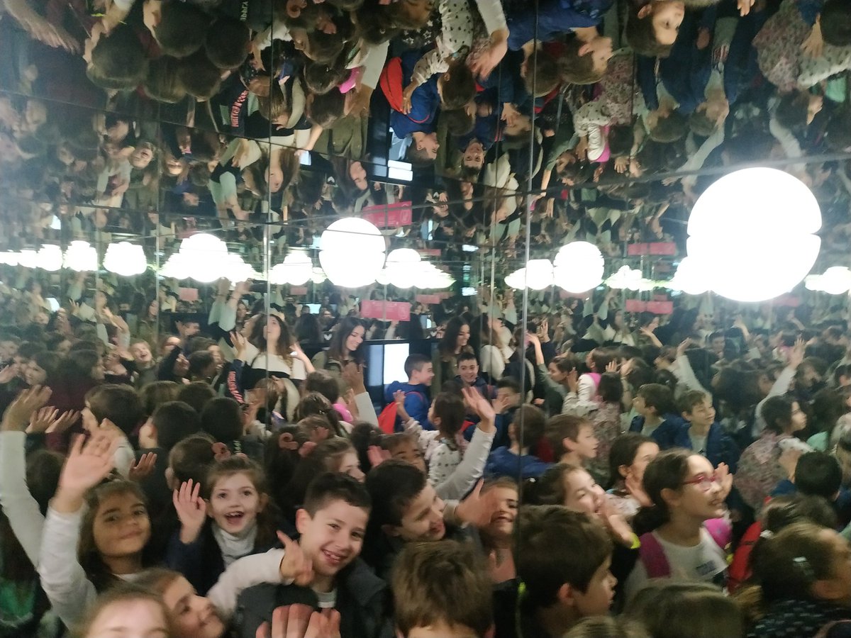 LauraMiCa3's tweet photo. Avui els nens i les nenes de 2n de primària de les @escolaminguella hem anat al Cosmocaixa a fer el taller "Mengem en colors"! Una gran experiència on hem après i gaudit a la vegada! https://t.co/KW8hgk6O1H