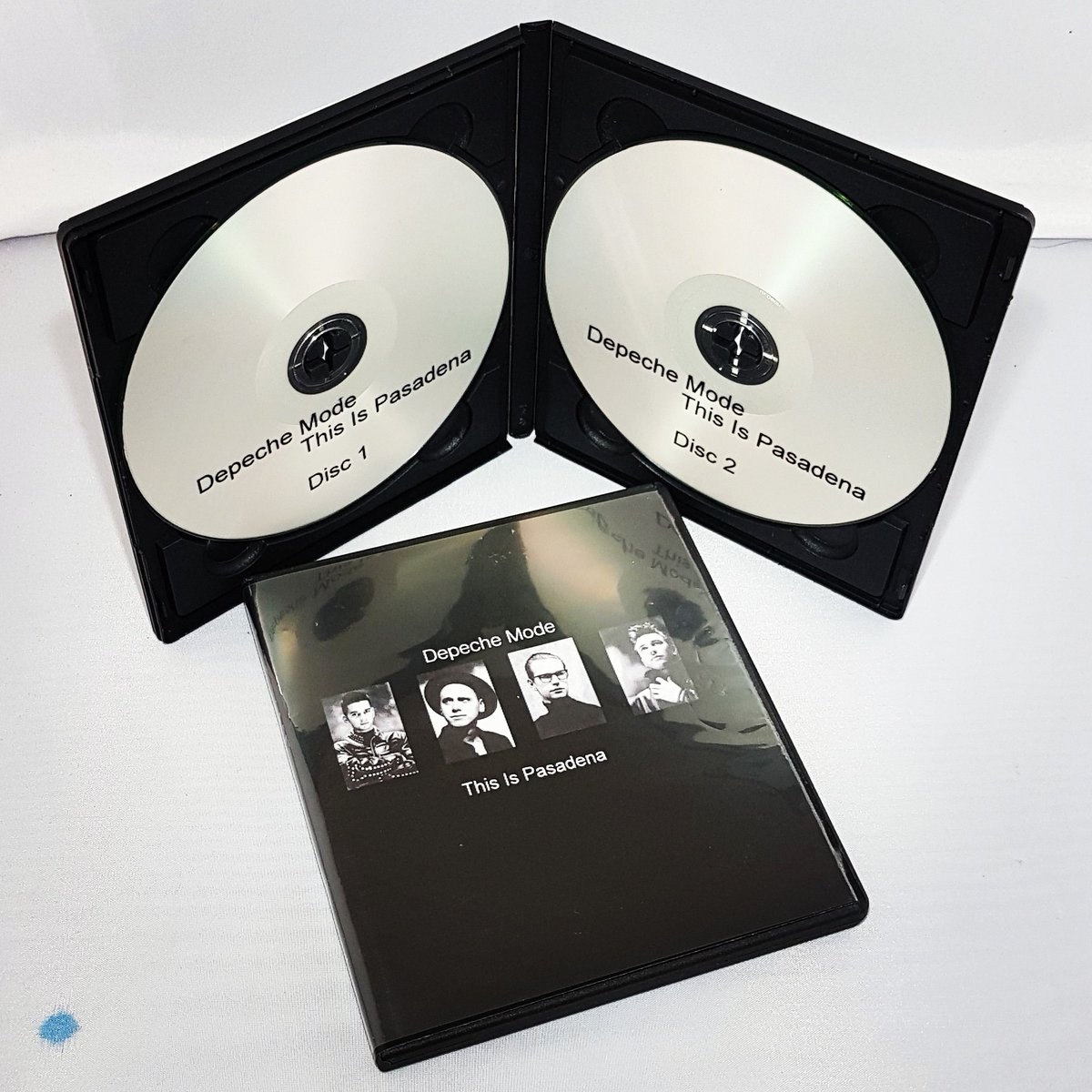 cdduplicationuk's tweet image. We are always being asked to supply bespoke products specifally for your needs. Our client here needed double disc packaging for promotional use. This meant pricing was more important than usual. #doubledvd #cdprint #cdprinting #cdduplication #depechemode #remixpackage #design