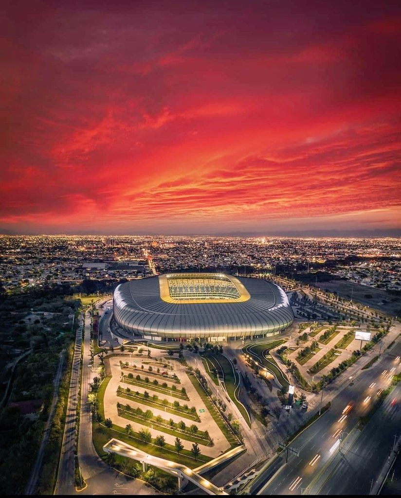 Самые красивые стадионы. Стадион Ататюрк Стамбул. Стадион Монтеррей Мексика. Стадион BBVA Bancomer в Гуадалупе (Мексика). Эль Рияд стадион.